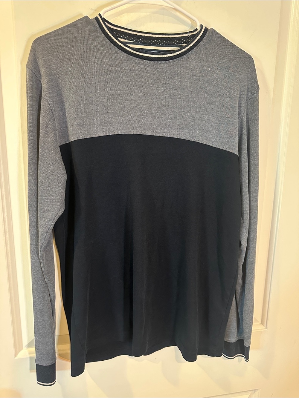 Denim & Flower Two-Tone Long Sleeve Crewneck - Gray & Black